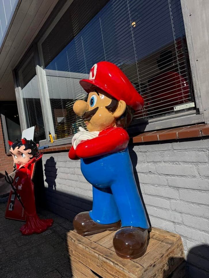 Grote Mario Standbeeld - Perfect voor Gamers & Verzamelaars