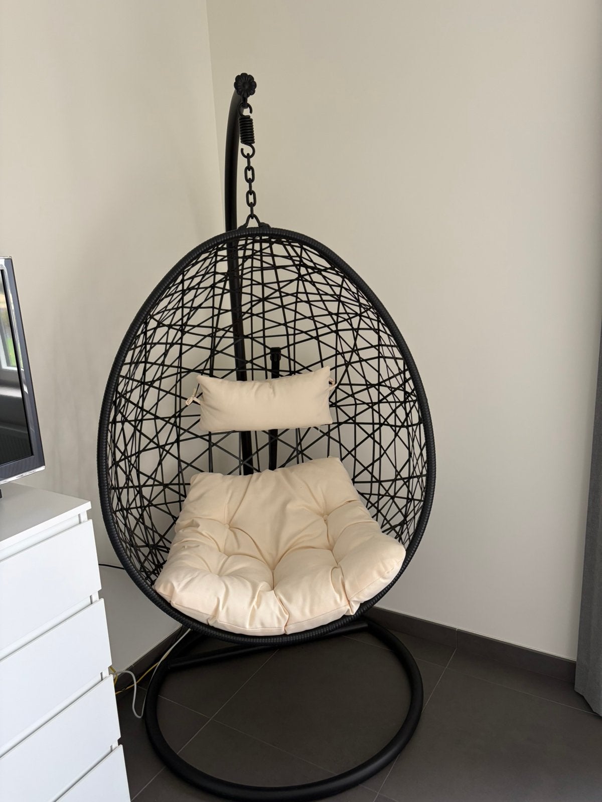Egg/hangstoel met metalen ketting, Huis en Inrichting, Ophalen, Wit, Zo goed als nieuw, Metaal