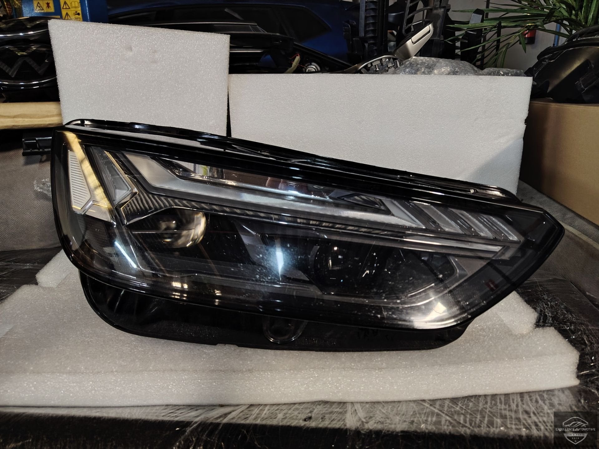 Phare avant droit LED Matrix 80A pour Audi Q5 ( partir de 20, AUDI AG, Auto-Union-Strasse 1
85045  Ingolstadt, DE, Audi, Utilisé