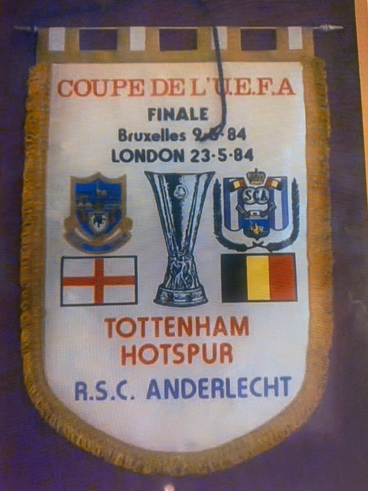 GEZOCHT wimpels pennants fanion RSCA finales, Enlèvement ou Envoi, Comme neuf