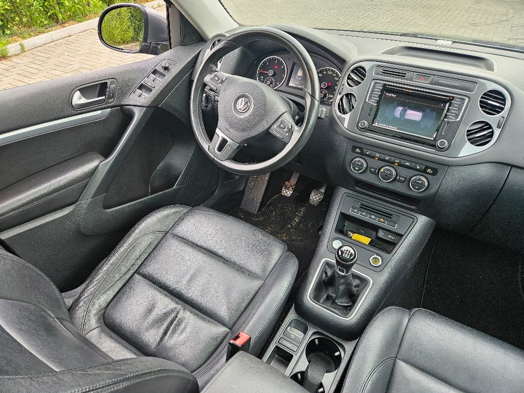 Volkswagen Tiguan 2.0 TDi  EURO 6B  PANO LEDEREN AIRCO DAK, Auto's, Voorwielaandrijving, 4 cilinders, Leder, Bedrijf
