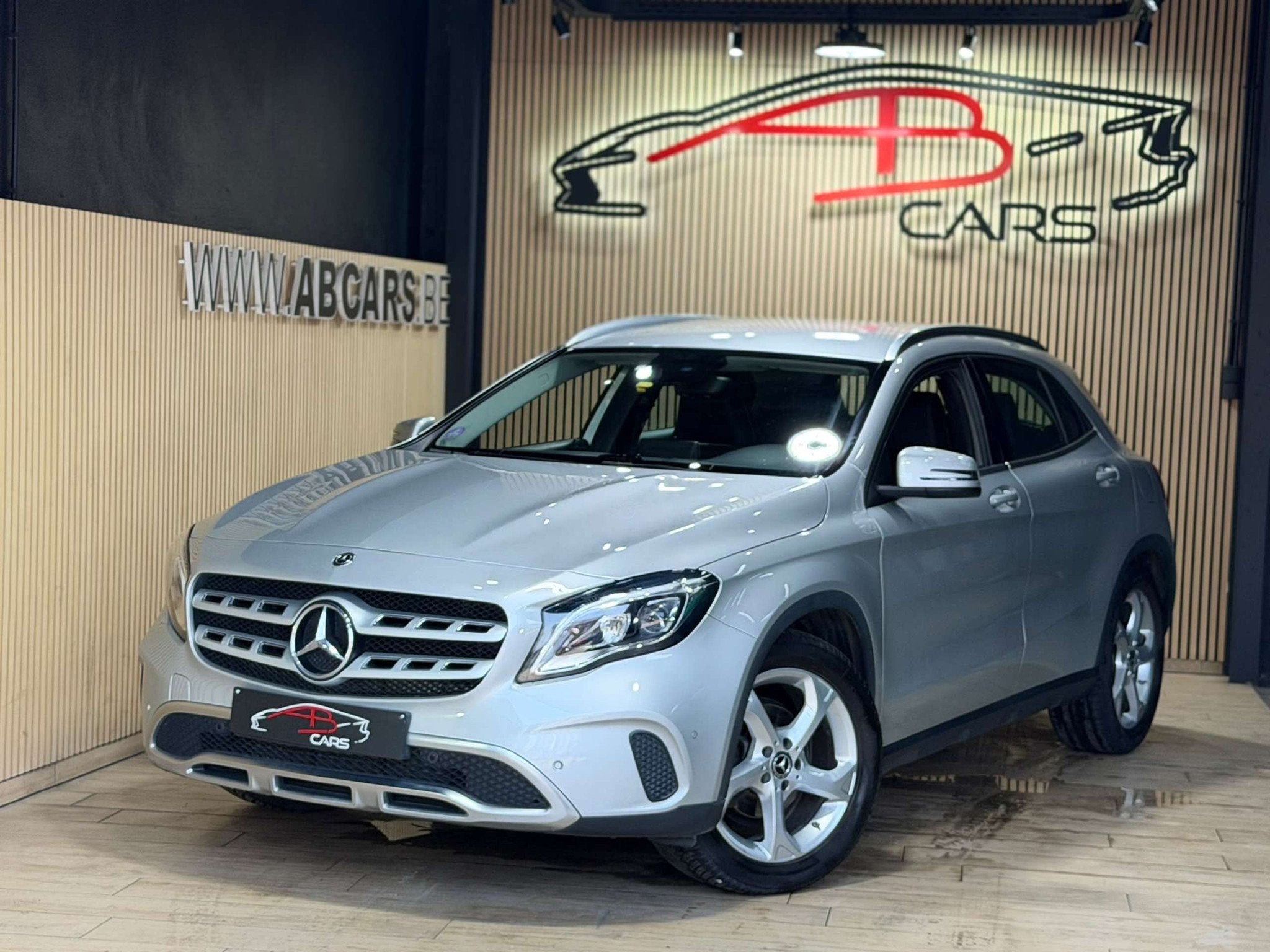 Mercedes-Benz GLA 180 * PACK SPORT * 1ER PROPRIETAIRE * GARA, Argent ou Gris, Achat, Entreprise, Boîte manuelle
