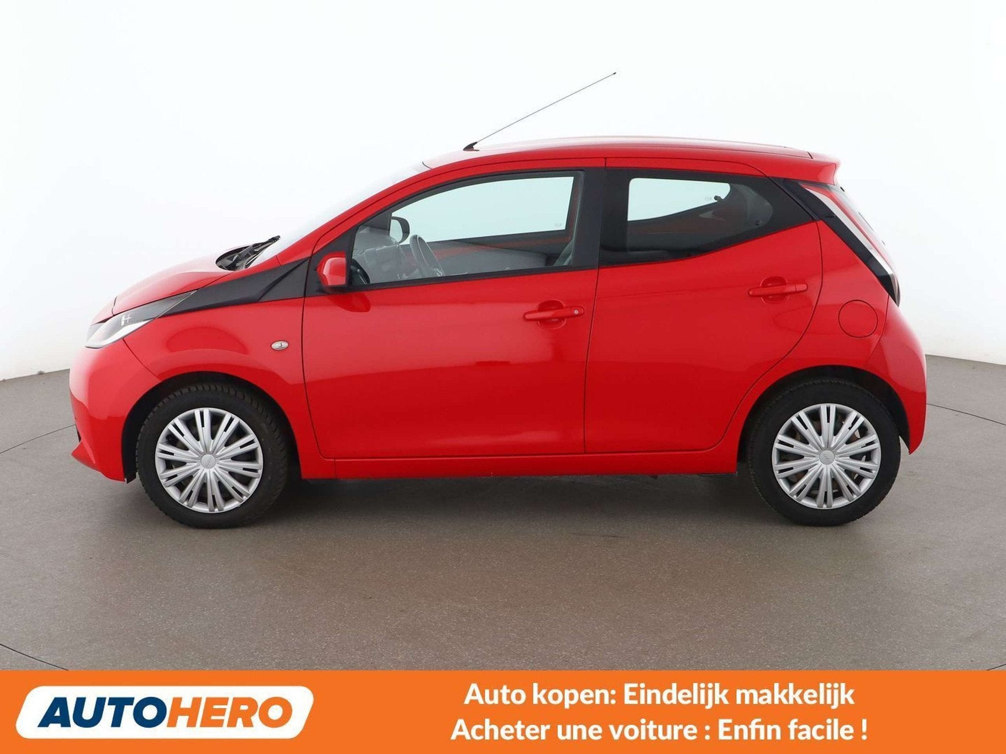 Toyota Aygo 1.0 VVT-i X- Style, Autos, Rouge, Achat, 998 cm³, Noir