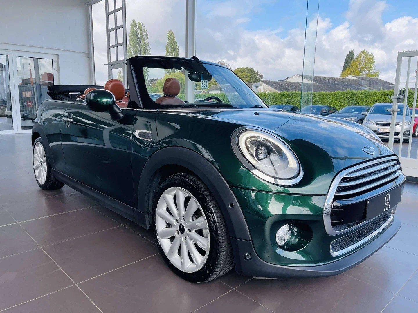 MINI Cabrio Cooper 1.5iA * GARANTIE + LED + CUIR + GPS *, 4 zetels, Gebruikt, Euro 6, Cabriolet