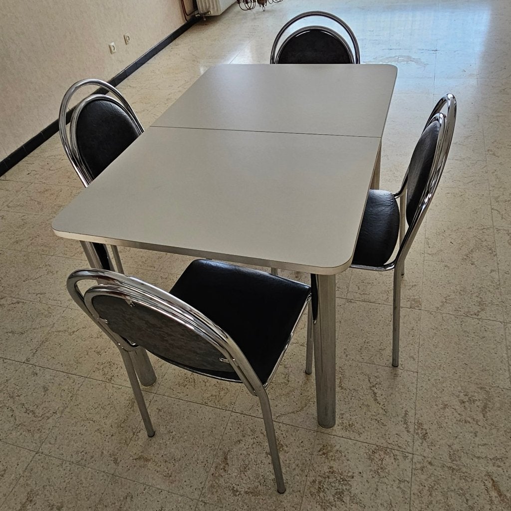 Uitlengbare tafel met 4 stoelen, Enlèvement