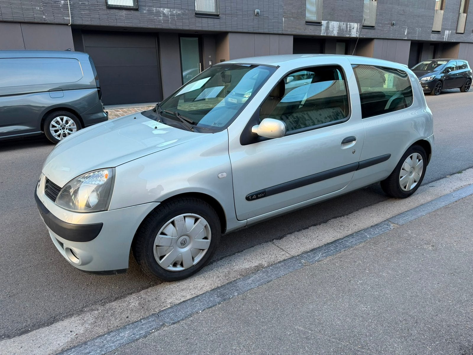 Renault clio 1200cc essence. En super etat!!!!!, Achat, Boîte manuelle, Berline, Particulier