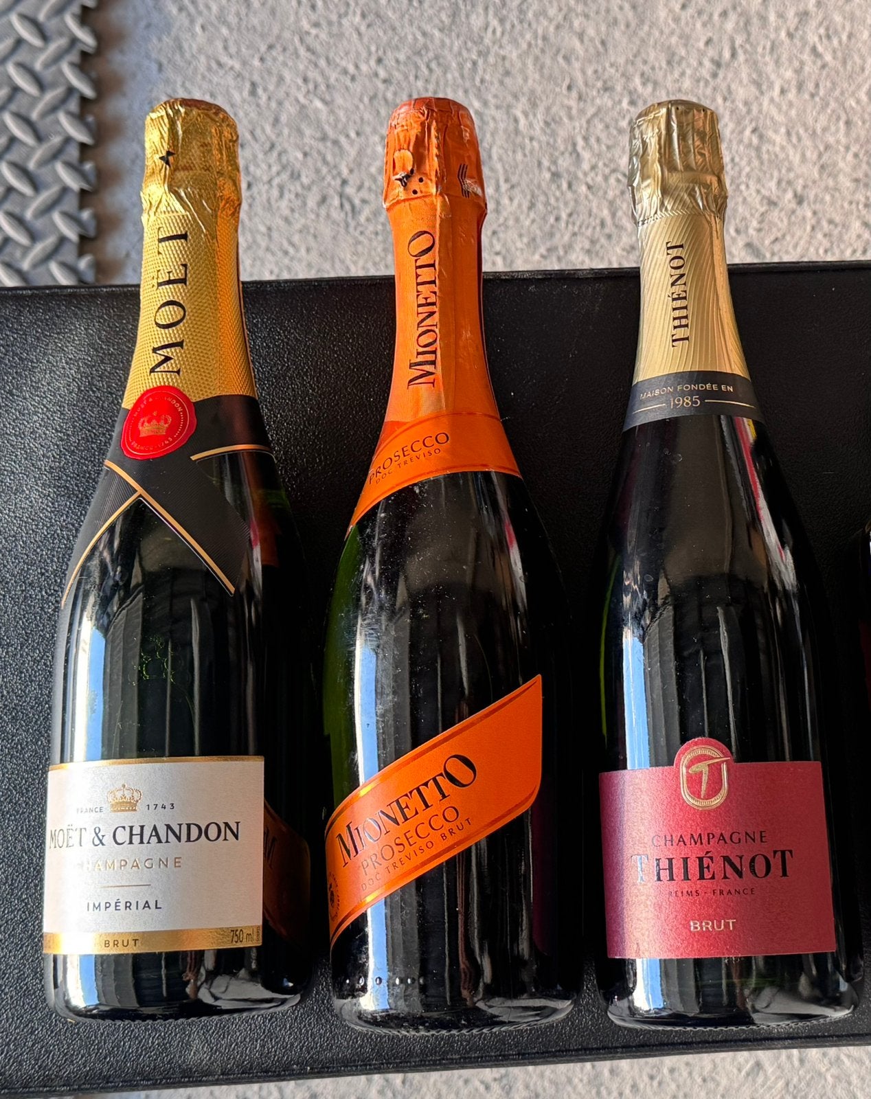 3 bouteille neuf champagne MOËT & CHANDON et Thienot et pros, Frankrijk, Nieuw, Ophalen of Verzenden, Champagne