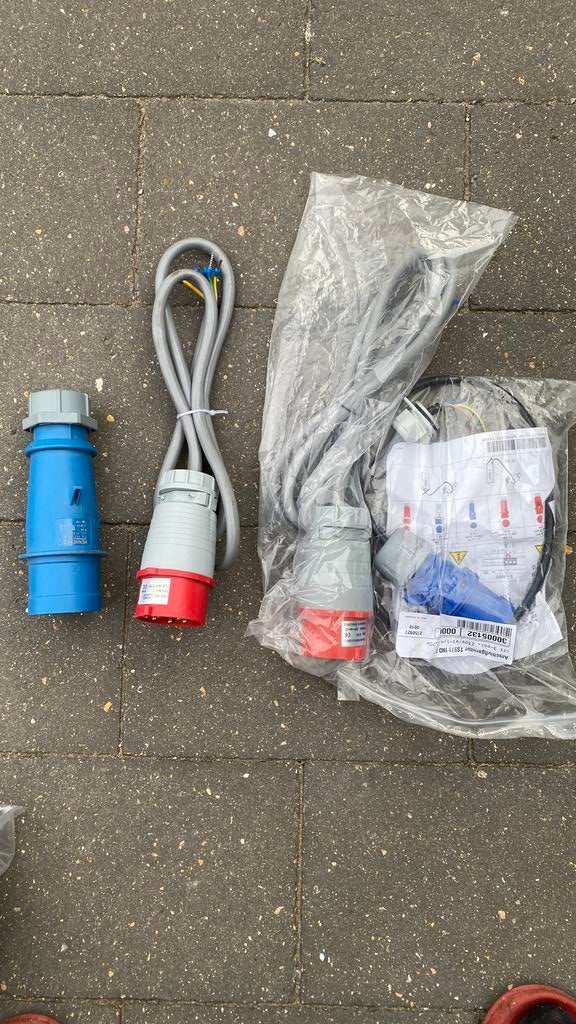 Industriële stekkers blauw (230v) en rode (380v), Ophalen of Verzenden, Zo goed als nieuw