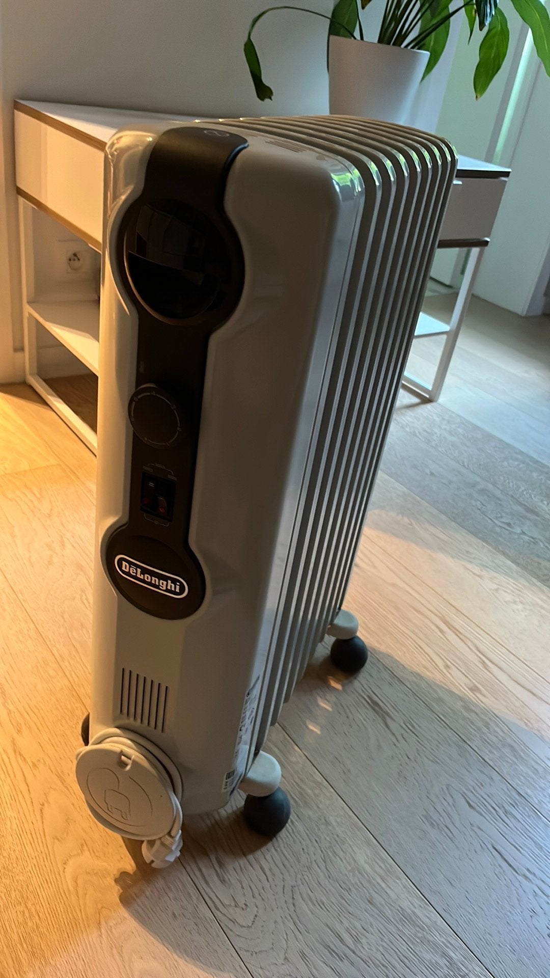 DeLonghi Radia S TRRS0920 - Oliegevulde Radiator (2KW), Ophalen, 30 tot 80 cm, Kachel, Zo goed als nieuw