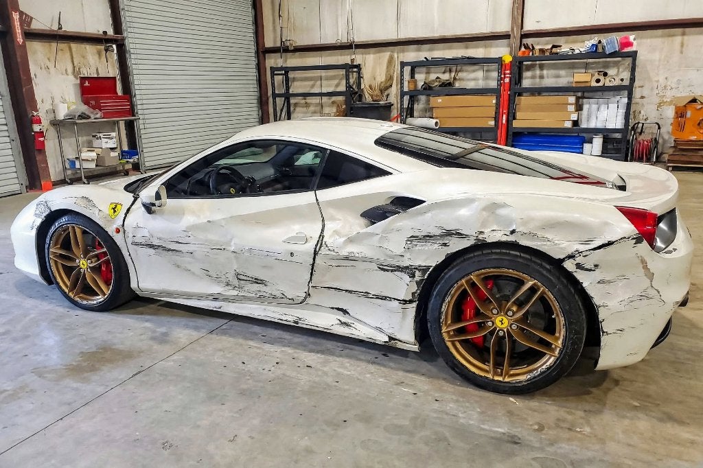 Dommages au côté gauche de la Ferrari 488 GTB, Autos, Cuir, Achat, Euro 6, 2 places