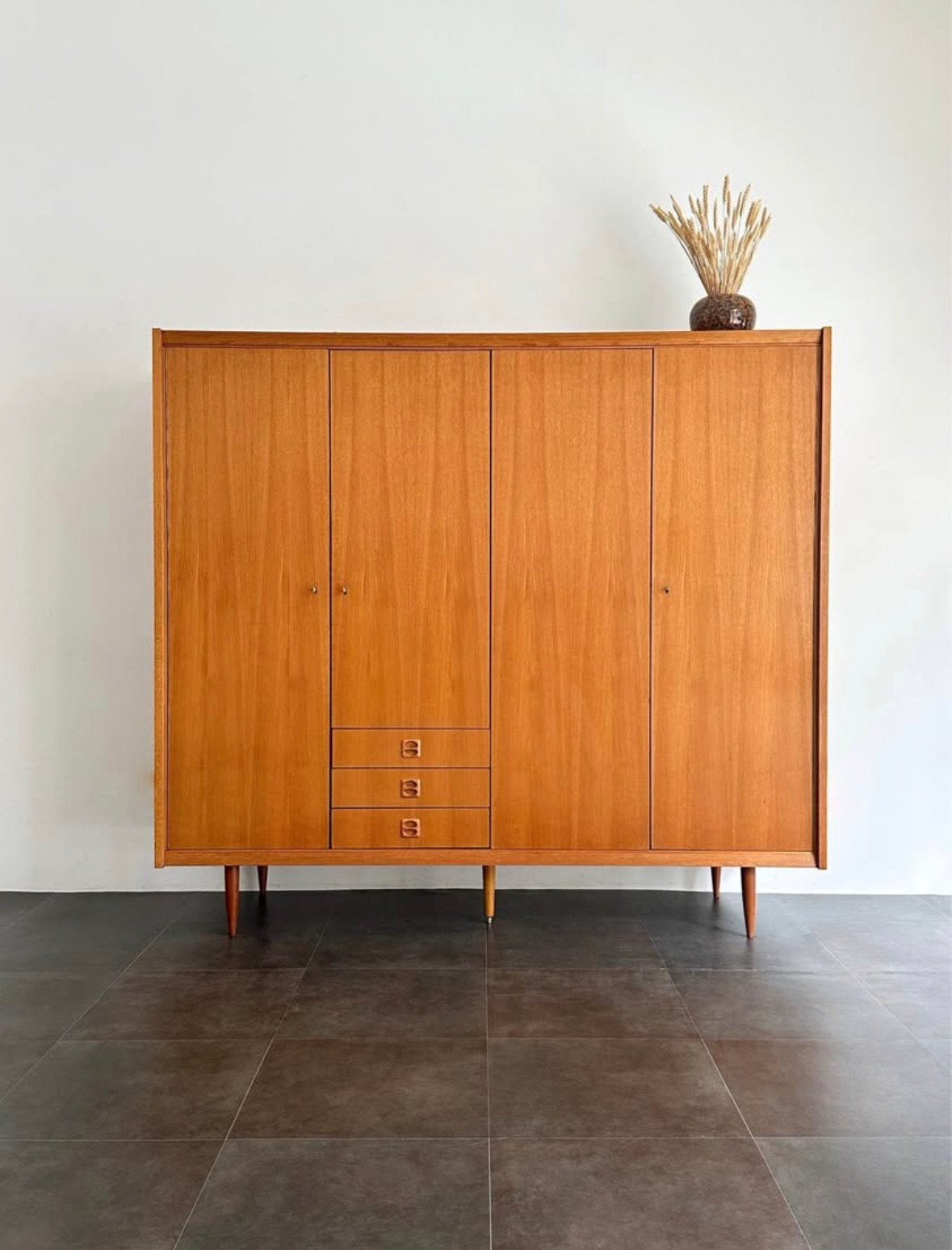 Armoire 4 portes en teck blond, années 60, Enlèvement, Comme neuf, Teck