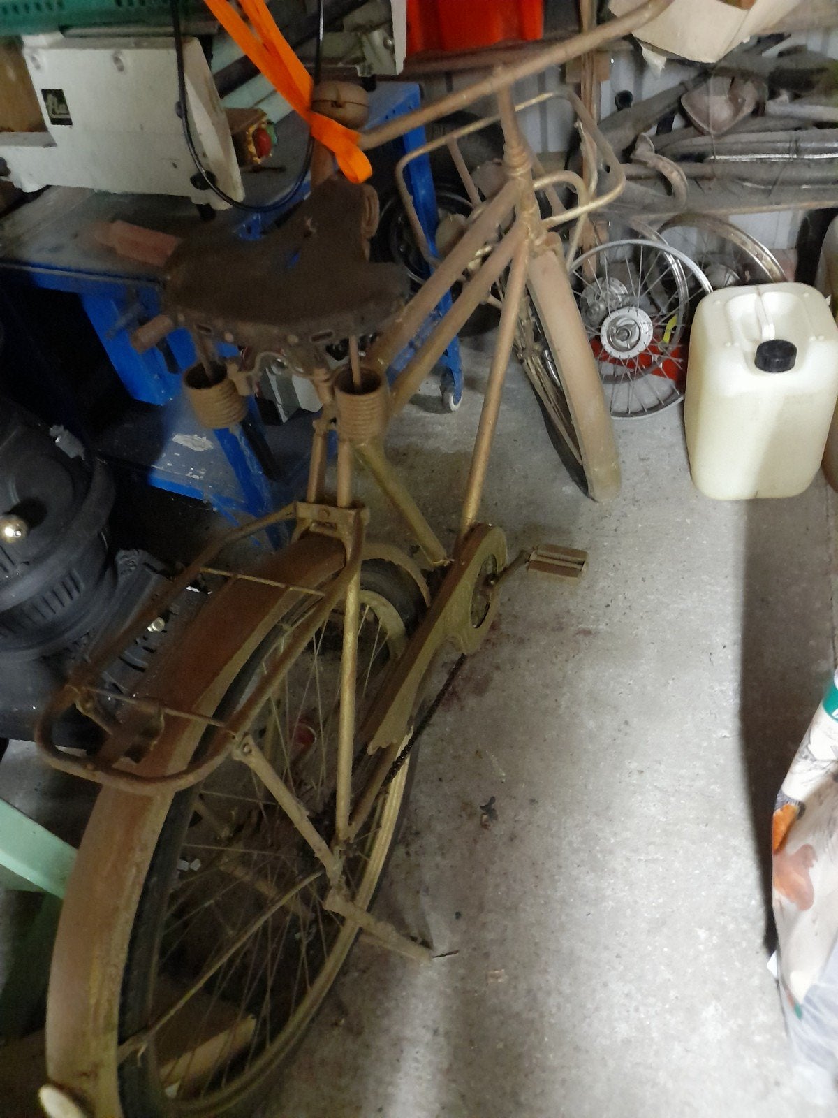oude  fiets van tijdens de 2de wereldoorlog, Fietsen en Brommers, Ophalen