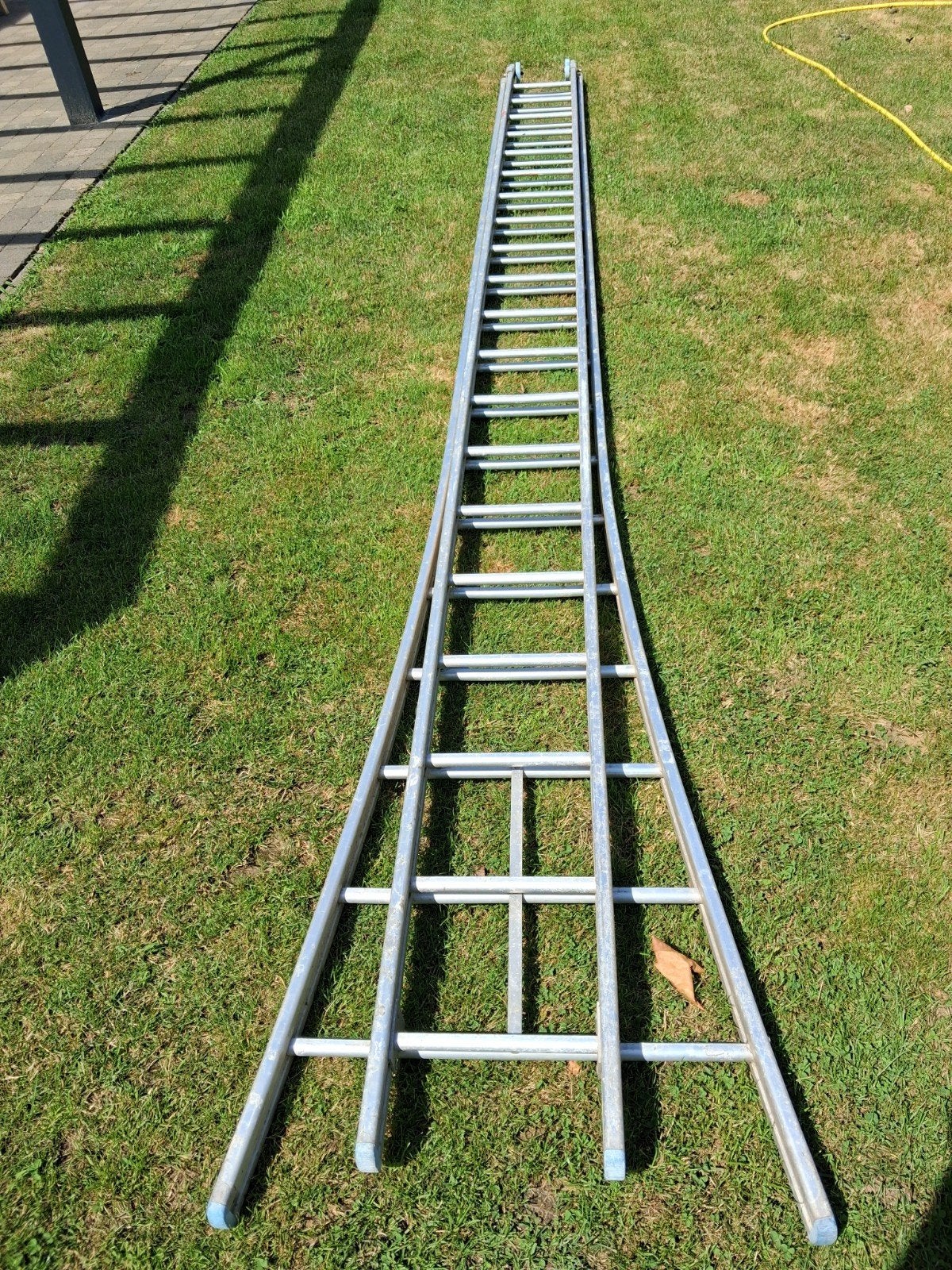 Dubbele aluminium ladder van 5m per stuk te westerlo, Doe-het-zelf en Bouw, Ophalen, Gebruikt, Ladder, Opvouwbaar of Inschuifbaar
