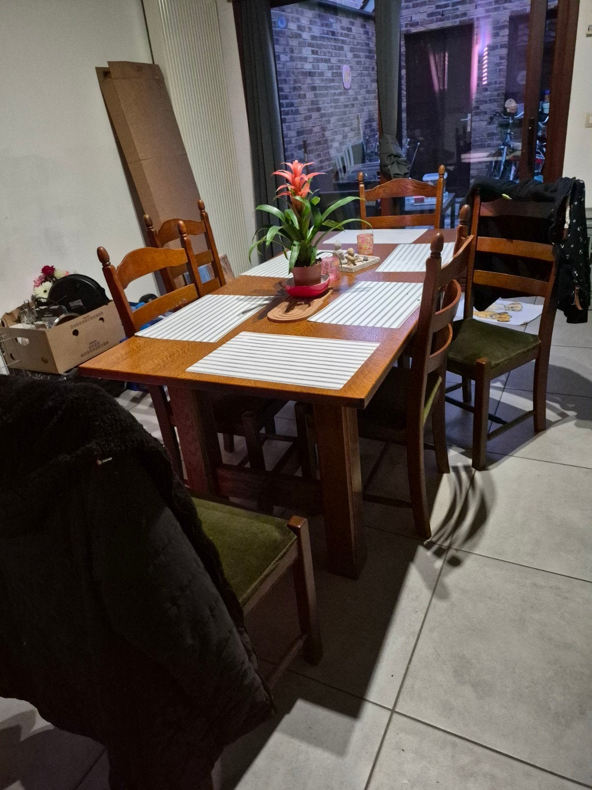 eettafel met 6 stoelen, Ophalen