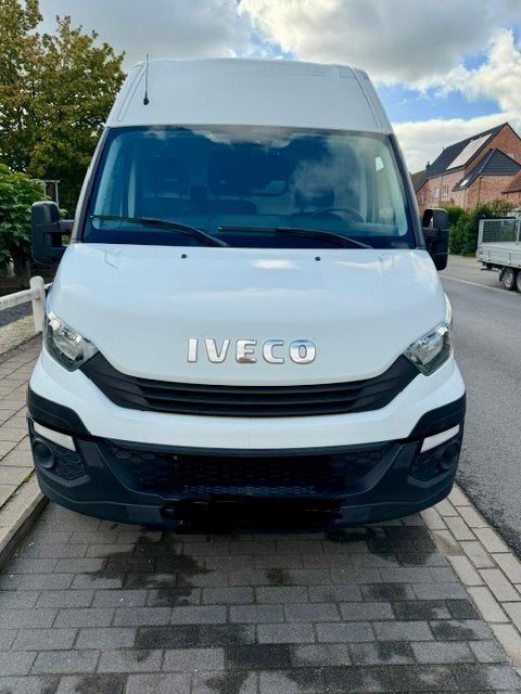 Fourgonnette Iveco Daily à vendre, Autos, Achat, Iveco, Boîte manuelle, Noir