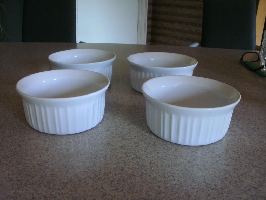 4 witte ronde identieke ovenschaaltjes, Huis en Inrichting, Ophalen, Gebruikt, Porselein, Kop(pen) en/of Schotel(s)