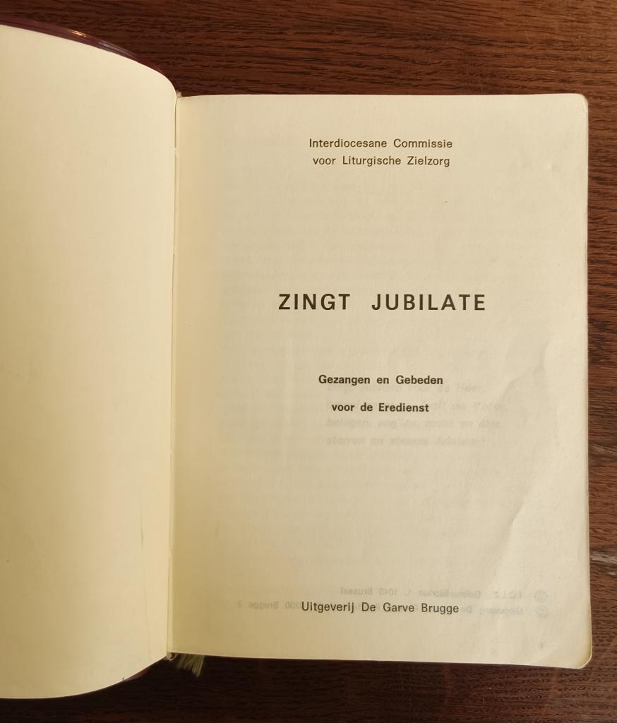"Zingt Jubilate" — kerkelijk liedboek, bordeauxrood leer, Ophalen