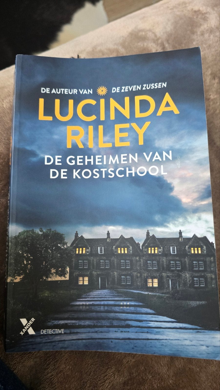 Lucinda Riley - De geheimen van de kostschool, Ophalen, Lucinda Riley, Nederland