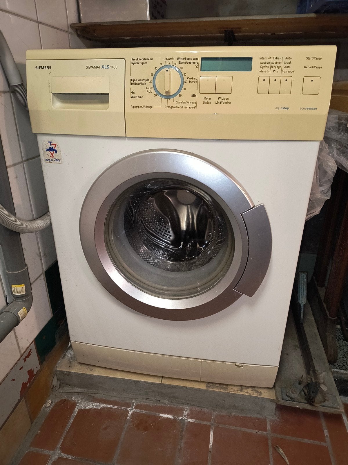 Machine à laver Siemens Siwamat XLS 1430, 1200 à 1600 tours, 6 à 8 kg, Programme lavage à la main, Chargeur frontal