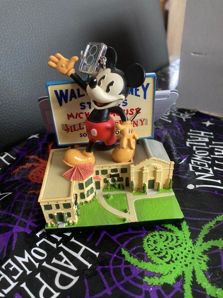 Nieuw Disney ornament - walt Disney Studios - Mickey Mouse, Verzamelen, Ophalen of Verzenden, Mickey Mouse, Nieuw, Beeldje of Figuurtje