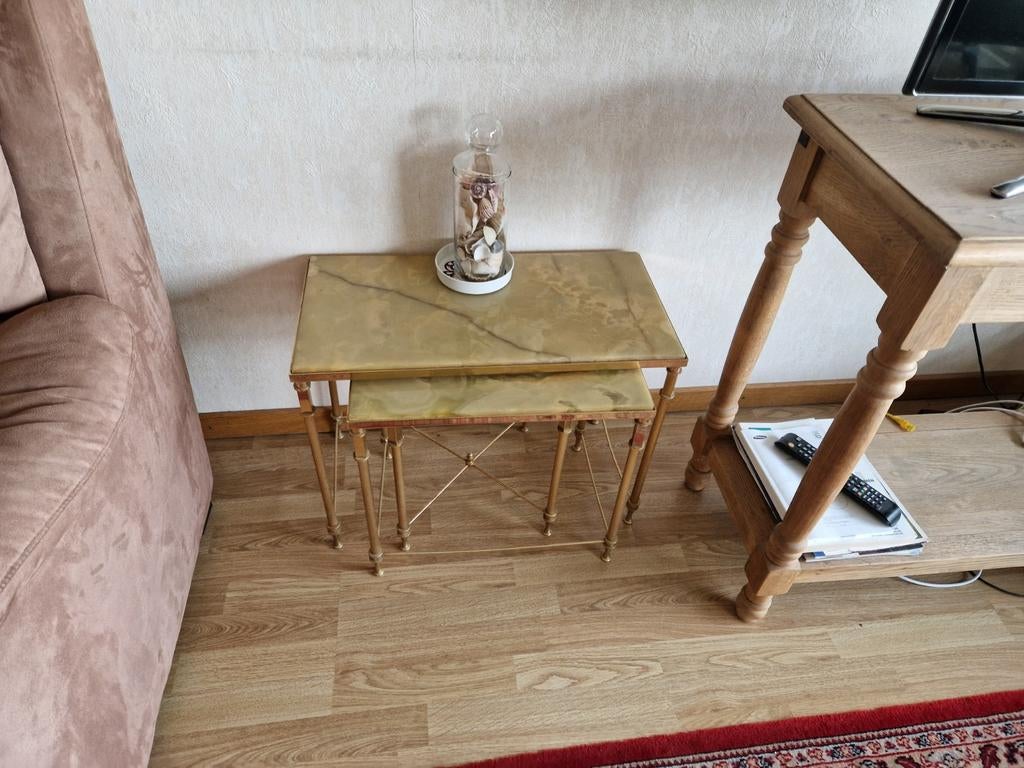 Moet weg 30 apr.Set van 2 bijzettafeltjes met marmeren blad., Ophalen