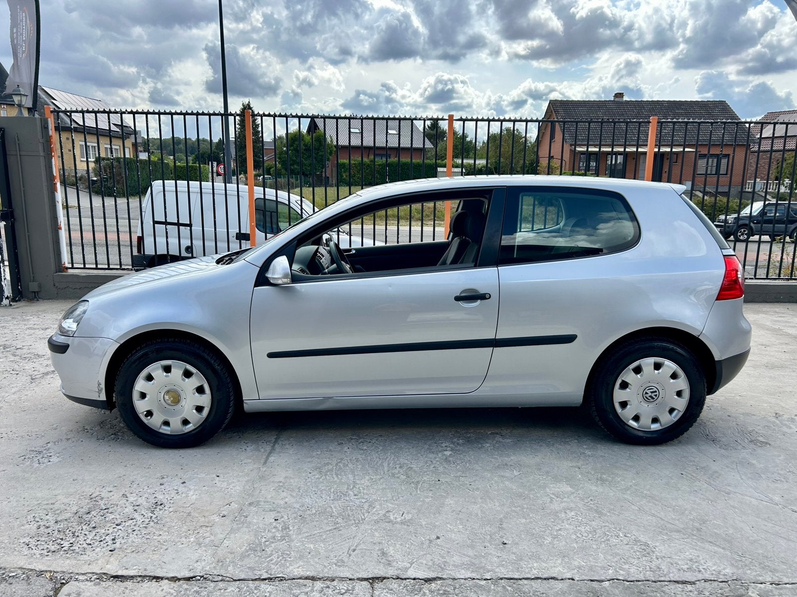 Volkswagen golf 5 essence 27.000km 1er propriétaire car pass, Argent ou Gris, Achat, Entreprise, Boîte manuelle