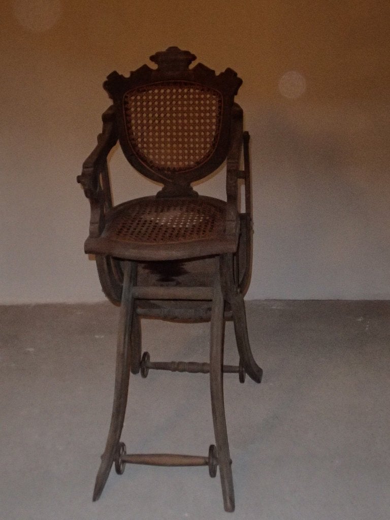 Chaise bébé ancienne, Enlèvement