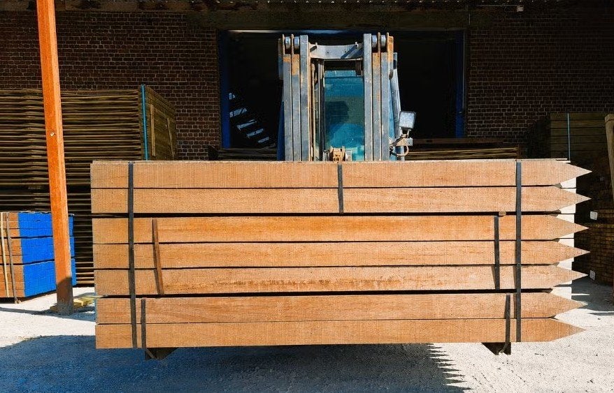 Poteaux Azobé 10x10x200 EN STOCK, Mise à l'étable