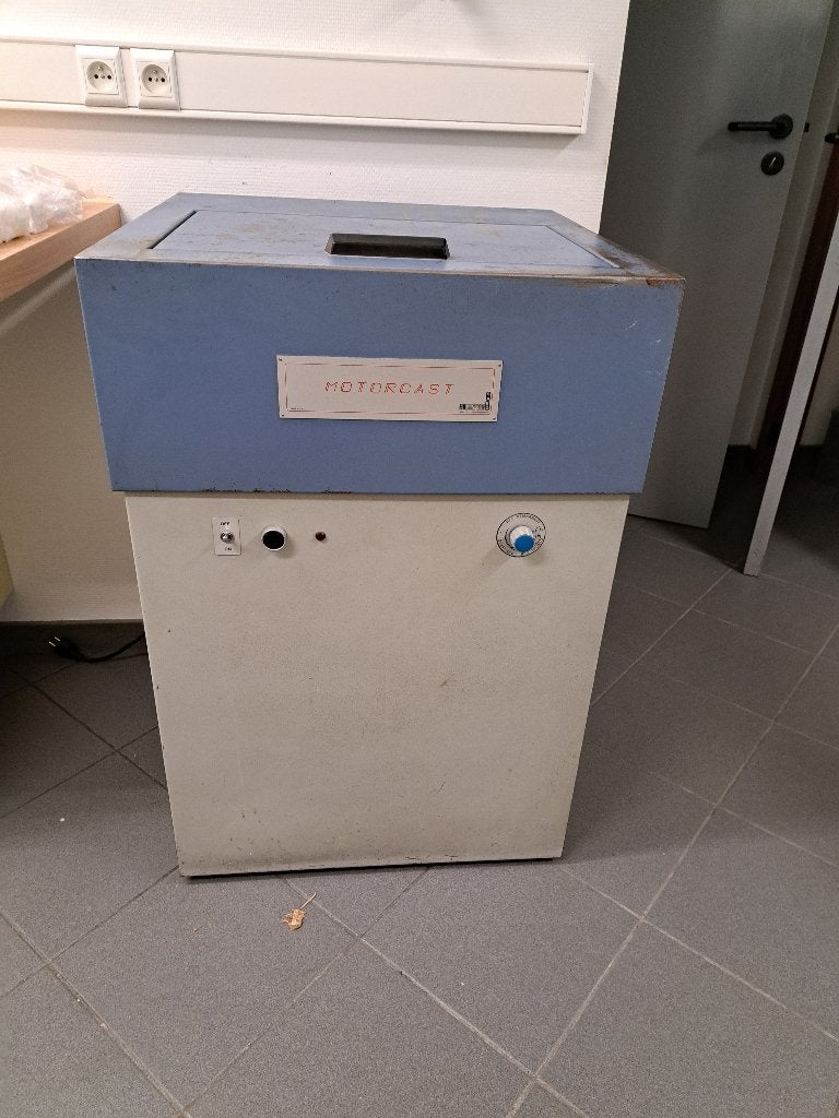 Fronde pour couler le métal. Matériel laboratoire dentaire, Divers, Divers Autre, Enlèvement
