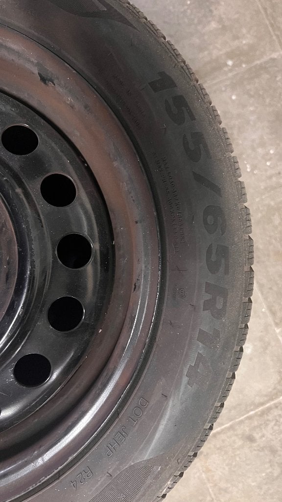 Winterbanden op velg Suzuki Alto 155 / 65 R14, Auto-onderdelen, Banden en Velgen, Ophalen, 14 inch, Gebruikt, 155 mm