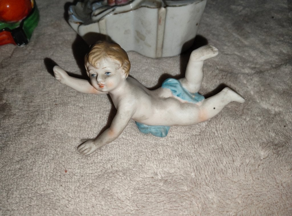 Ancienne figurine biscuit porcelaine bébé angelot putto, Antiquités & Art, Enlèvement ou Envoi