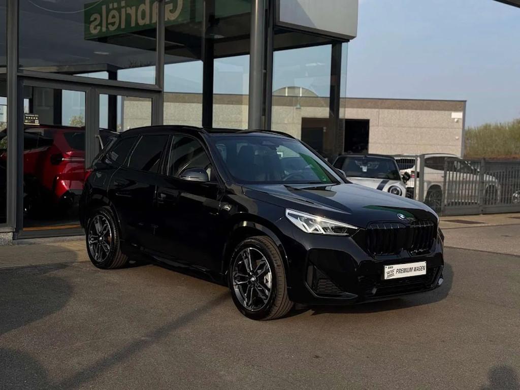 BMW X1 sDrive18i M Sport / PANODAK / TREKHAAK / DODE HOEK, Auto's, Gebruikt, Zwart, 136 pk, Zwart