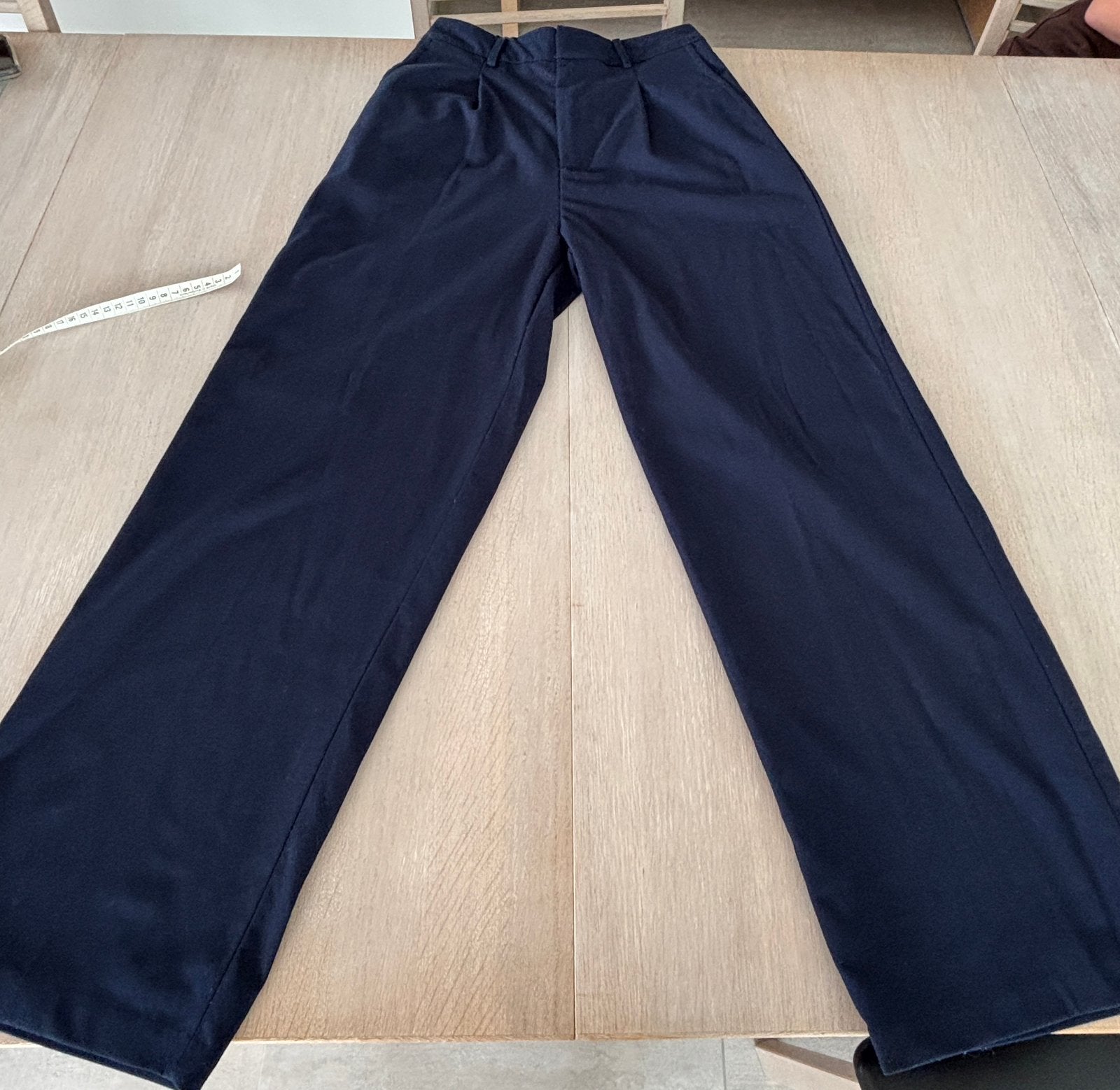 Donkerblauwe soepele strijkvrije lange broek maat 8 M&S, Kleding | Dames, Broeken en Pantalons, Ophalen, Gedragen
