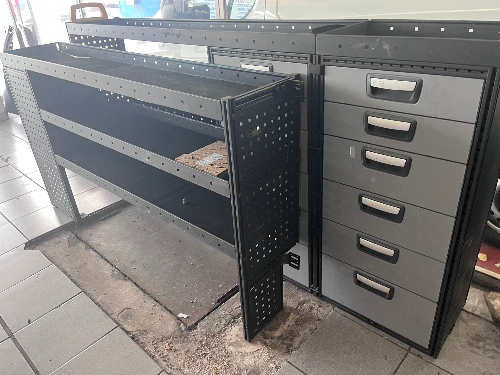 ÉTAGÈRES POUR CAMIONETTE ROBUSTE EN TRES BON ETAT, Autos : Pièces & Accessoires, Enlèvement
