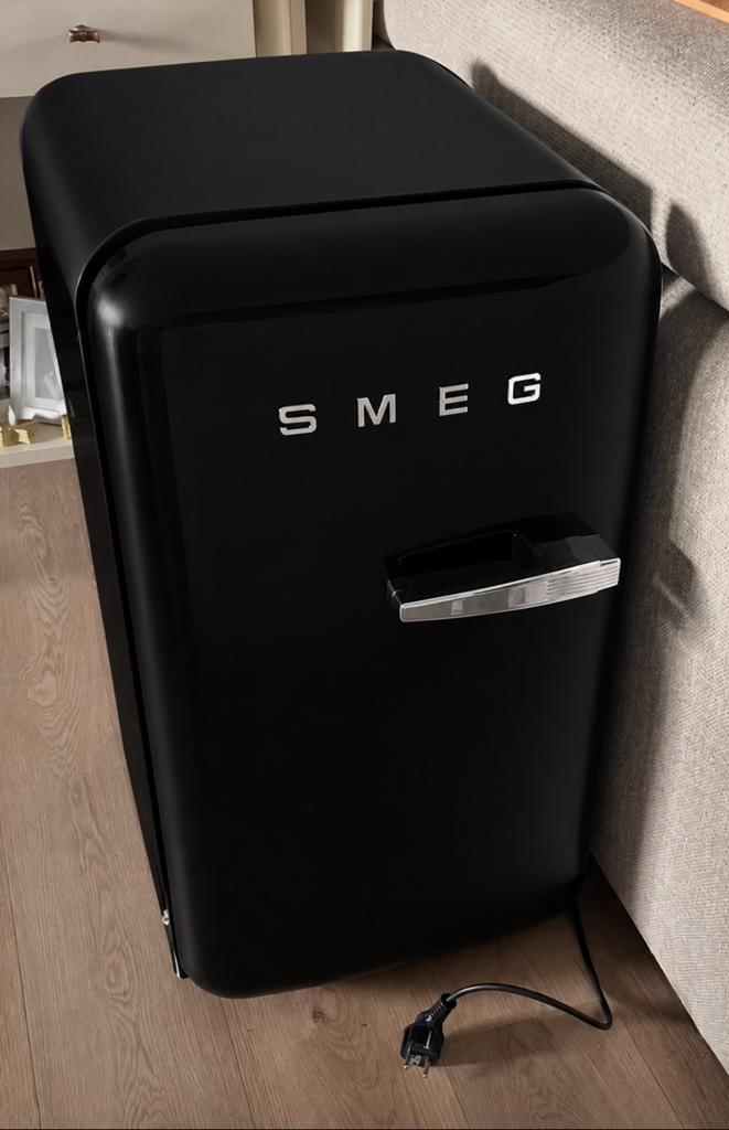 Minibar SMEG, Elektronische apparatuur, Koelkasten en IJskasten, Ophalen, Zo goed als nieuw, Zonder vriesvak