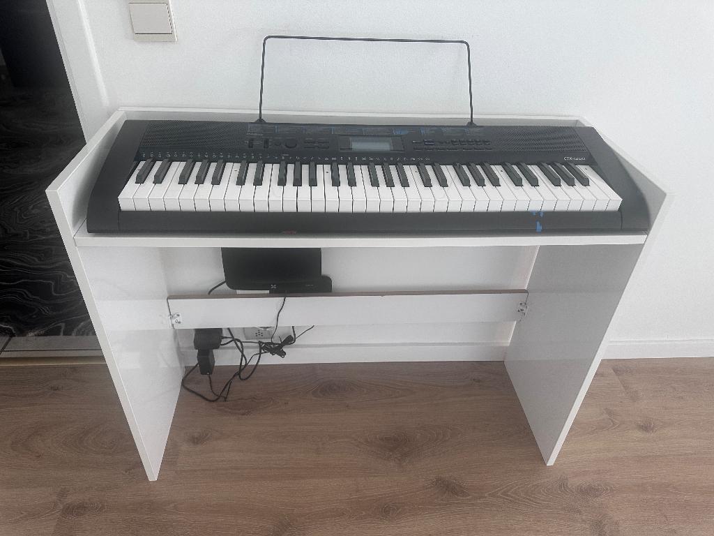 Casio CTK-1200 Keyboard + Stand + Original Box, Muziek en Instrumenten, Ophalen of Verzenden, Zo goed als nieuw