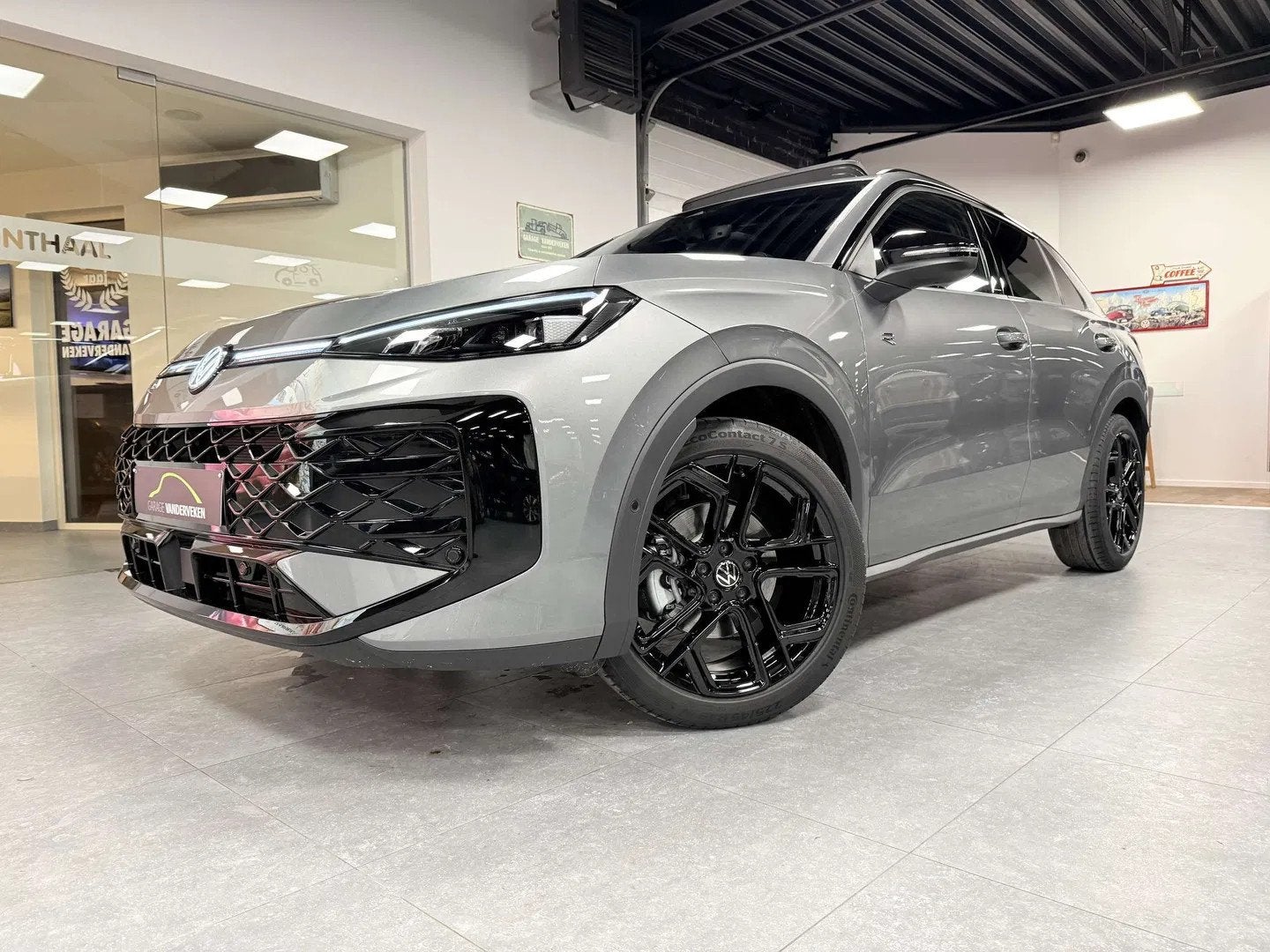 Volkswagen T-Roc T-Roc 1.5 TSI R-Line DSG NEW * black pack *, Auto's, Volkswagen, Automaat, 1498 cc, 4 cilinders, 5 zetels