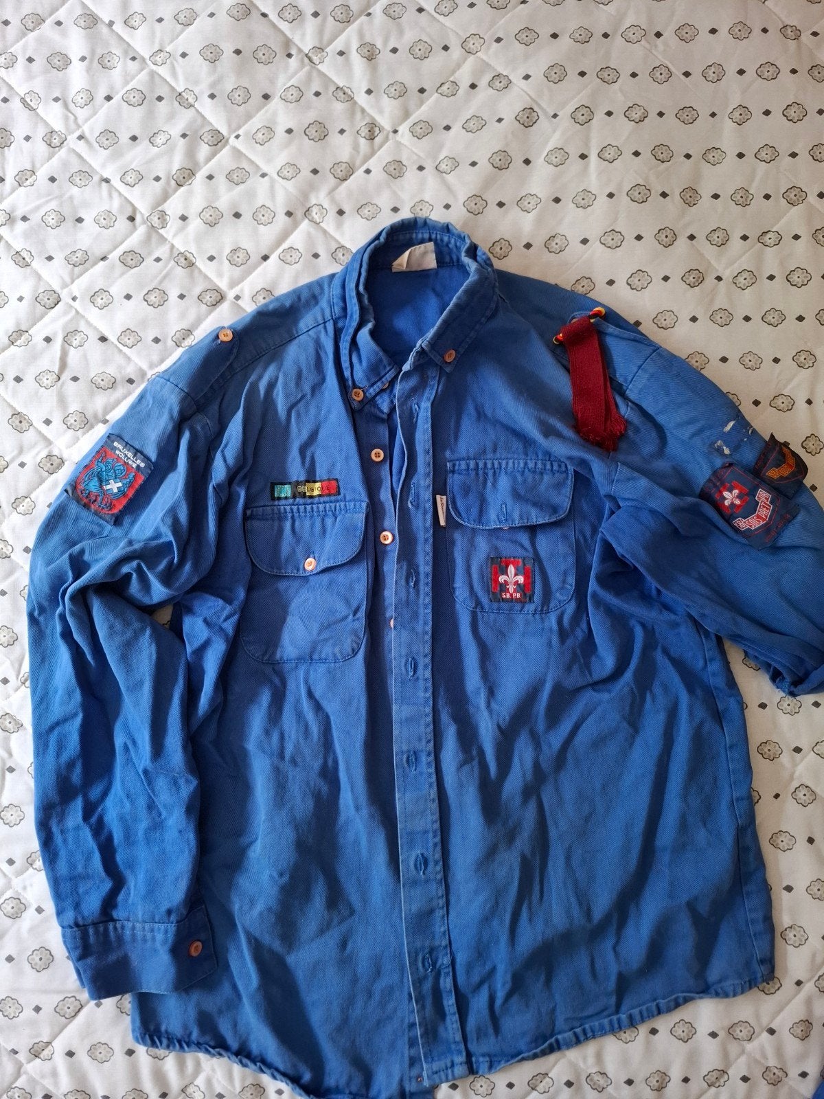 Chemise scout, Collections