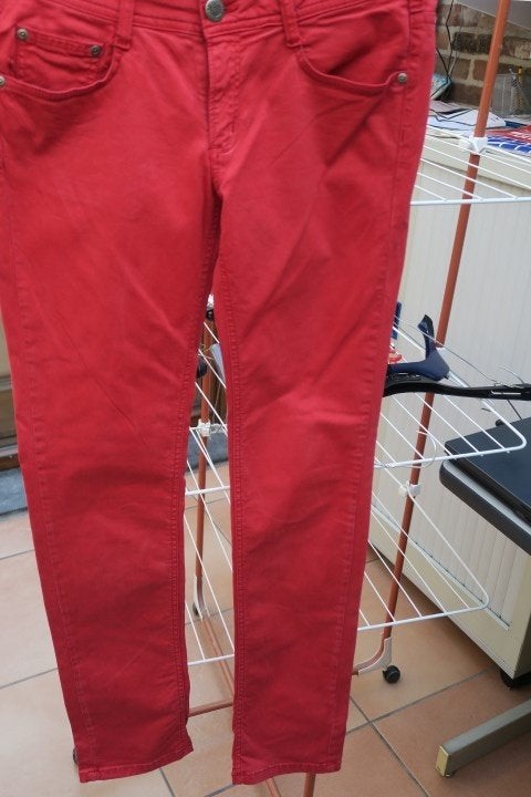 Broek nieuw rood Cimarron mt 32 (mt 38-40), Kleding | Dames, Broeken en Pantalons, Maat 38/40 (M), Nieuw, Ophalen of Verzenden