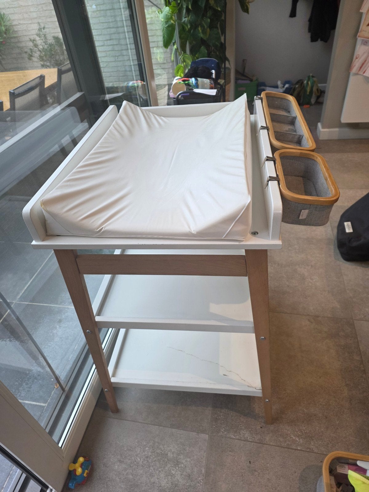 Gratis verzorgingstafel Quax, Kinderen en Baby's, Kinderkamer | Commodes en Kasten, Ophalen