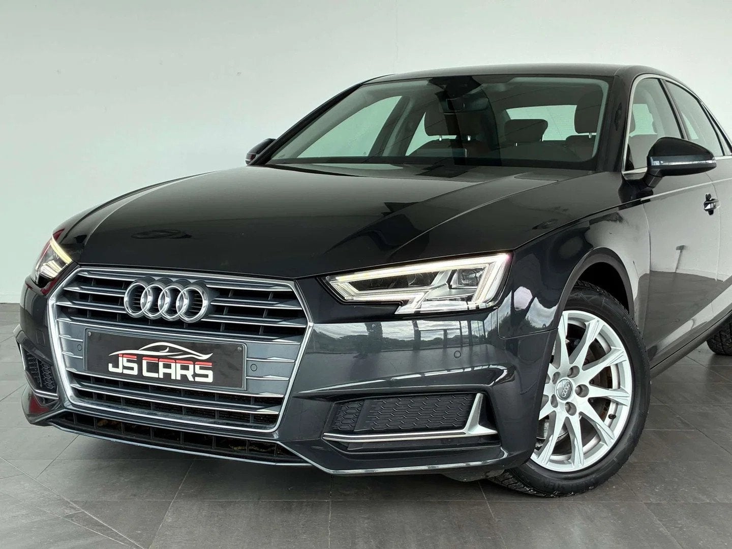 Audi A4 2.0 TDi -COCKPIT-CARPLAY-GPS-CUIR-JANTES17-PDC, Auto's, Automaat, 4 deurs, Gebruikt, 4 cilinders