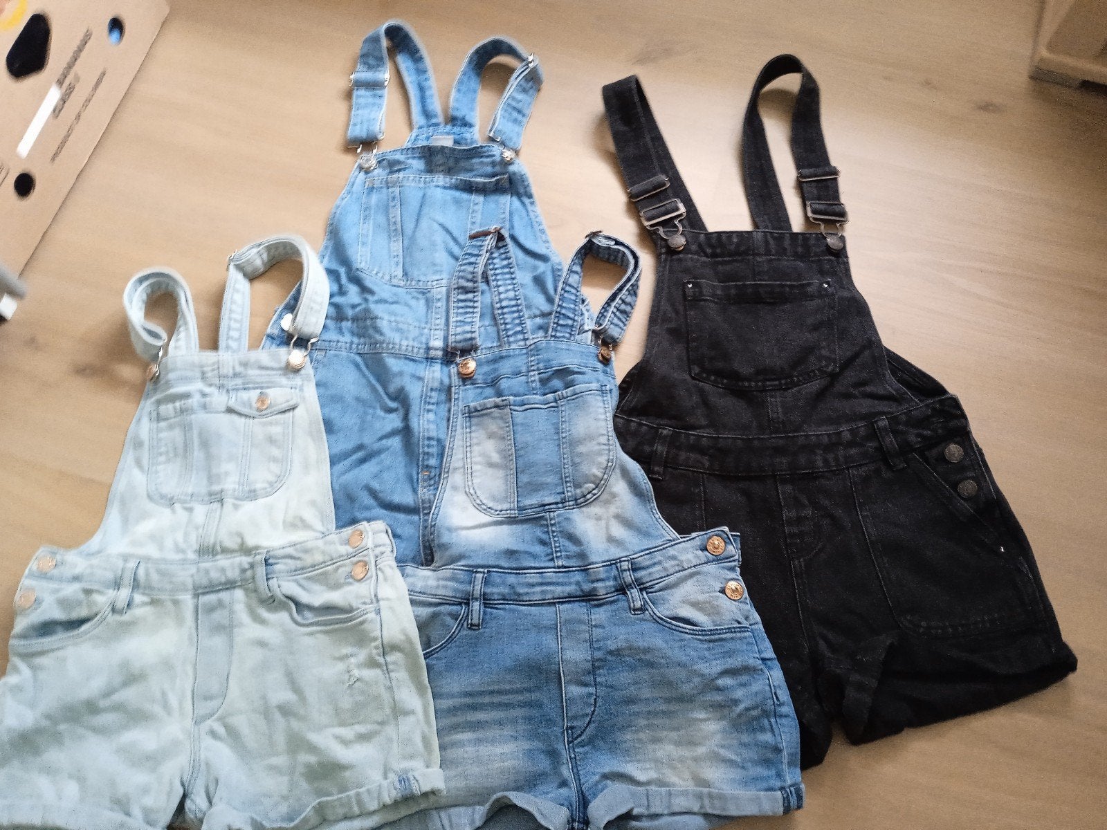 Jeans salopettes maat 152, Ophalen