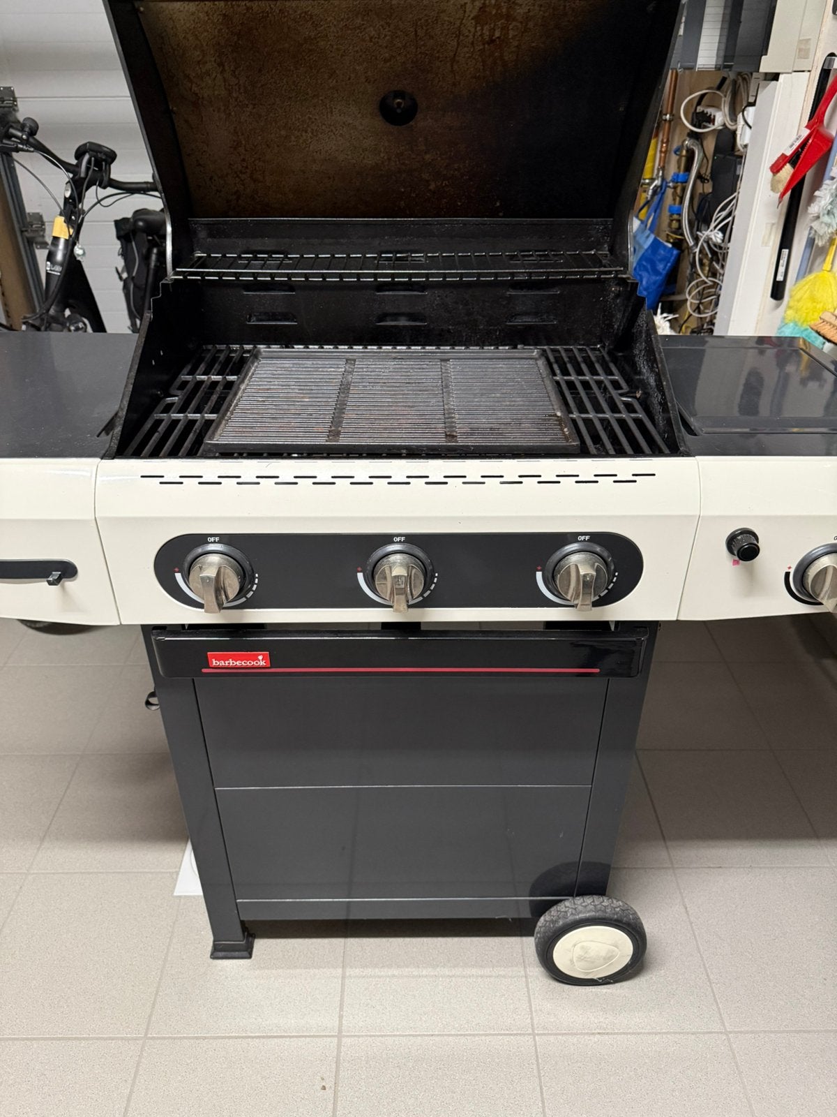 Gas BBQ, Ophalen