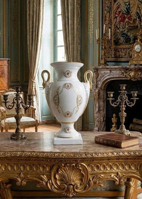 Limoges Empire vaas. Hoogte 28cm., Antiek en Kunst, Ophalen