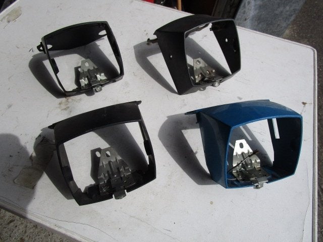 4 x couvre-phares Peugeot 103 - 2 noirs, 1 bleu et 1 gris, Enlèvement ou Envoi, Neuf, Phare, Peugeot