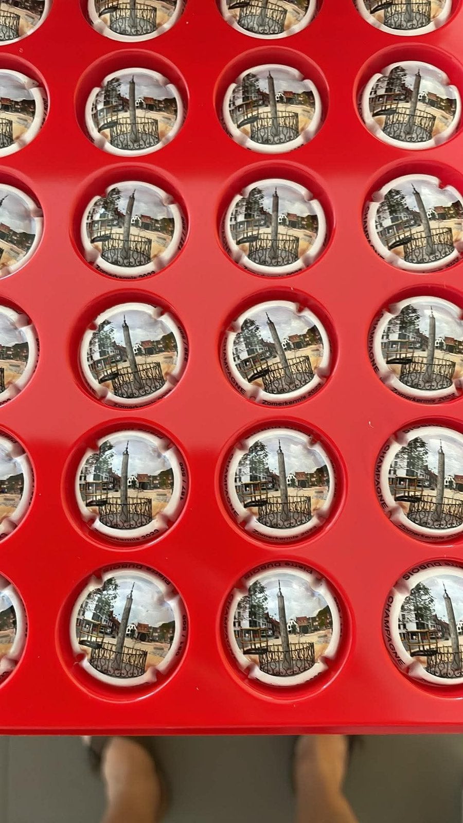 Capsules de champagne belge, Enlèvement