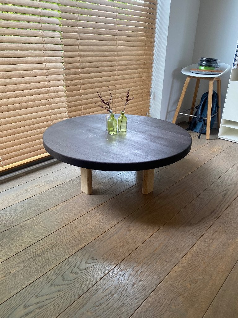 Ronde salontafel uit eiken hout met poten uit hout, Huis en Inrichting, Tafels | Salontafels, Ophalen, 50 tot 100 cm, 50 tot 100 cm