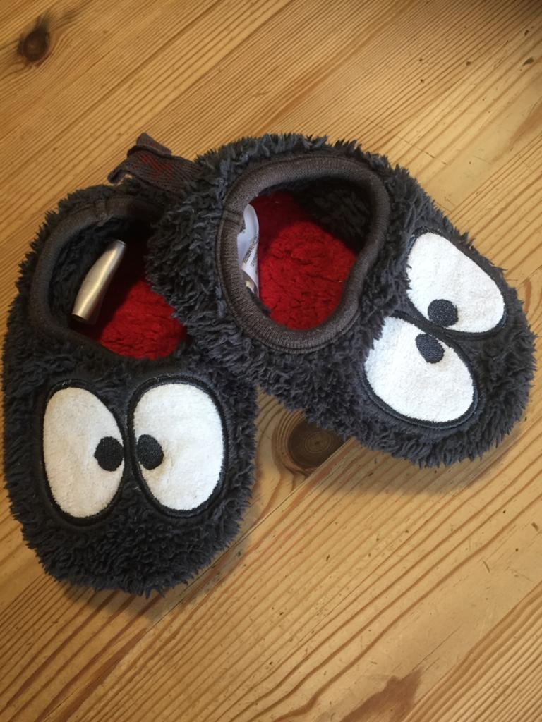 Kinderpantoffels maat 25/26, Kinderen en Baby's, Kinderkleding | Schoenen en Sokken, Ophalen of Verzenden, Zo goed als nieuw