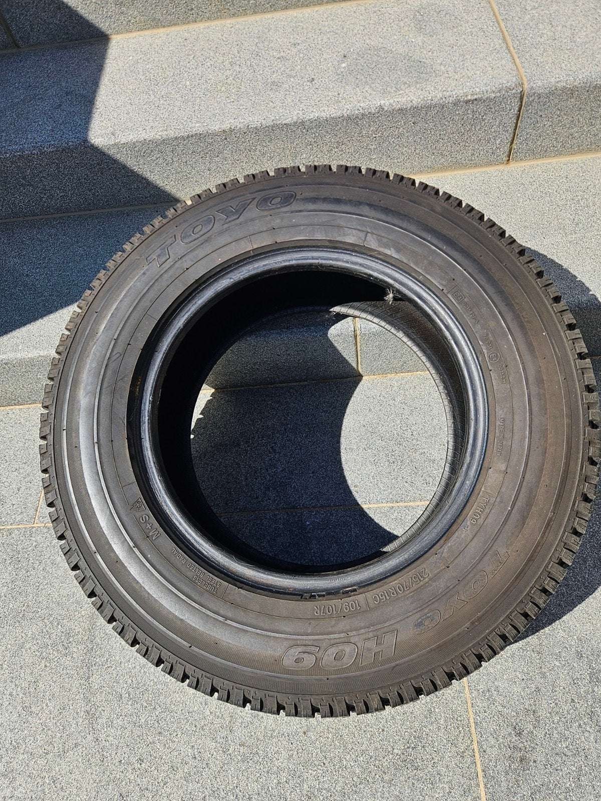 Fourgonnette à pneus d'hiver Toyo H09 — 225/70 R15C 109/107R, Autos : Pièces & Accessoires, Pneus & Jantes, 15 pouces, Véhicule utilitaire