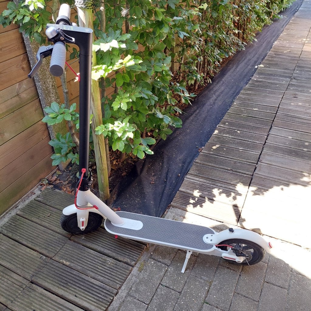 XIAOMI  m365 step kleur wit, Vélos & Vélomoteurs, Trottinettes, Enlèvement, Comme neuf, Step électrique (E-scooter), Xiaomi